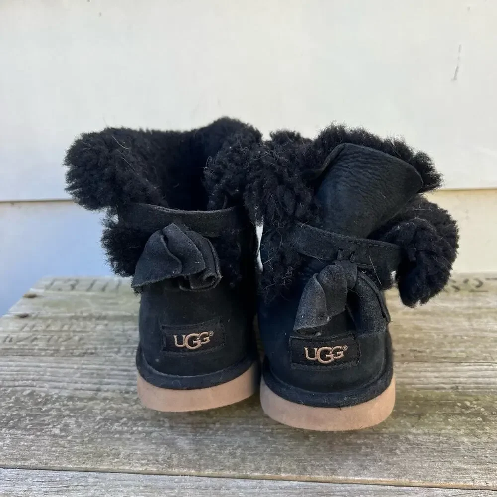 Ugg Kandice Boot Black Suede Bow Back Youth Size 6 Style 1013274Y